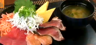 駿河丼クレープ富士山アイス.png